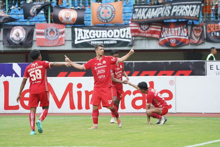 Para pemain Persija Jakarta saat melawan Bali United pada pekan ke-18 Liga 1 2022-2023 di Stadion Patriot Chandra Bhaga, Kota Bekasi, Minggu (15/1/2023). Terkini, Persija akan menjamu Barito Putera pada laga pekan ke-26 Liga 1 di Stadion Patriot Candrabhaga, Bekasi, Rabu (22/2/2023) sore WIB