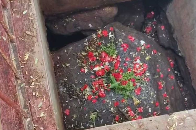 Viral Lubang Jalan Ke Mekkah di Makam Sunan Gunung Jati Cirebon, Juru Kunci Berikan Penjelasannya