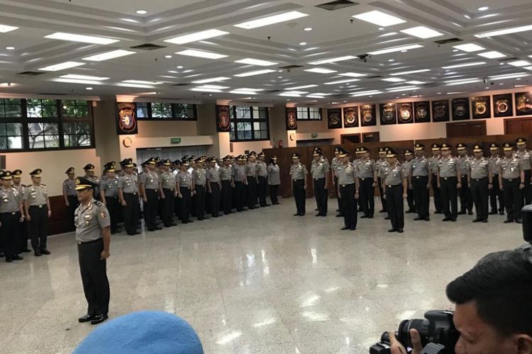 Upacara kenaikan pangkat 20 perwira tinggi Polri di Rupatama Mabes Polri, Kebayoran Baru, Jakarta Selatan, Kamis (8/11/2018). 