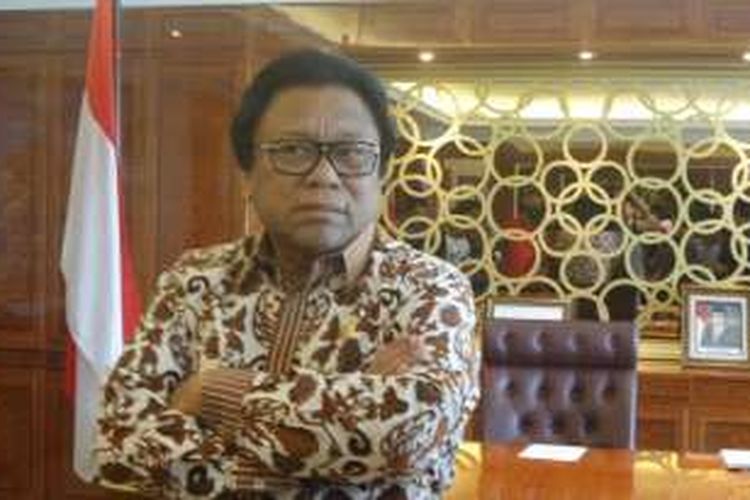Ketua Umum Partai Hanura Oesman Sapta Odang di Kompleks Parlemen, Senayan, Jakarta, Kamis (12/1/2017)