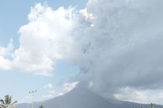 Imbas Erupsi Gunung Lewotobi, Ratusan Turis Perpanjang Liburan di Bali