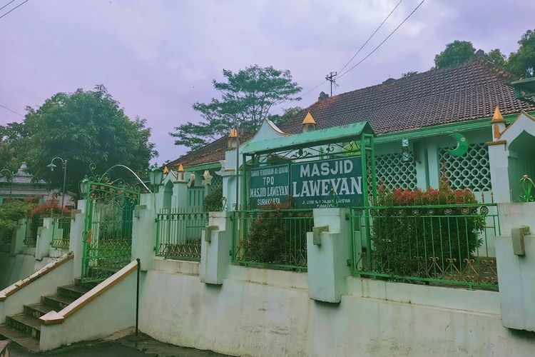 Bangunan Masjid Laweyan yang terletak di Jalan Liris Nomor 1, Belukan, Desa Pajang, Kecamatan Laweyan, Kota Solo
