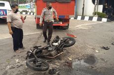 Sepeda Motor Terbakar Usai Kecelakaan di Depan SPBU, Pelajar SMA Tewas