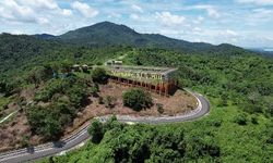 Meneropong Keindahan Kotabaru dari Bukit Mamake dan Bapake