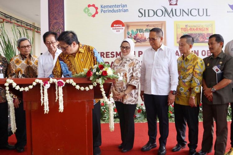 Peresmian Pabrik Cairan Obat Dalam Sido Muncul dengan penandatanganan prasasti oleh Menteri Perindustrian RI Airlangga Hartarto, Kamis (25/10/18) di Ungaran, Semarang.