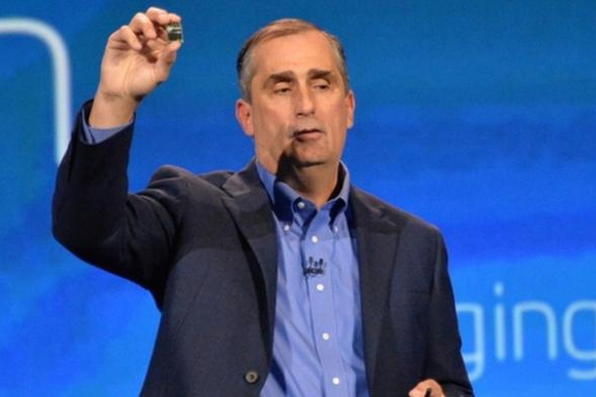 CEO Intel Brian Krzanich memperkenalkan komputer Edison di pameran Consumer Electonics Show 2014 di Las Vegas, AS