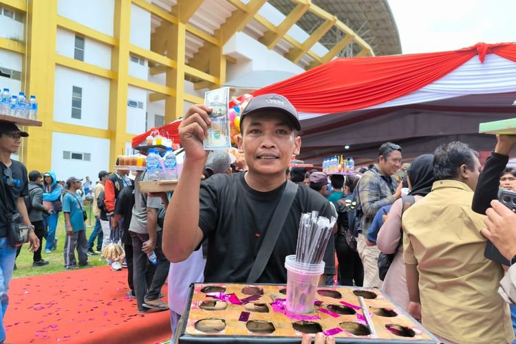 Girangnya Pedagang Asongan di Jember, Diborong Mentan Amran 100 Dollar AS