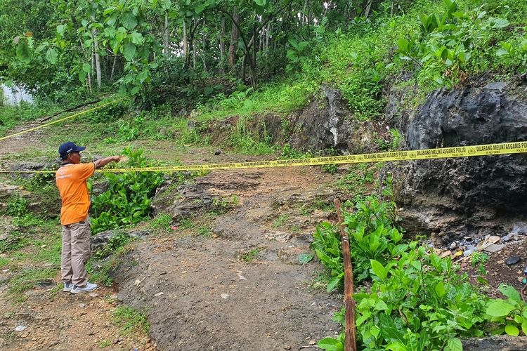 Lokasi benda yang diduga granat diamankan di sekitar Gua Pindul, Gunungkidul. Selasa (27/2/2024)