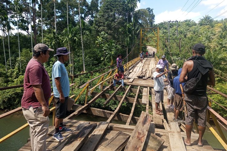 Jembatan Rusak Isolasi 2.000 Warga Mukomuko Bengkulu, Diperbaiki Sementara