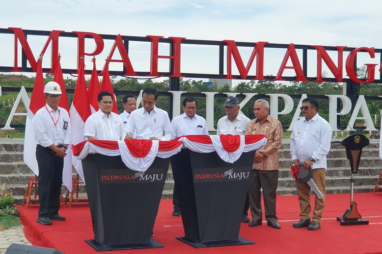 Presiden Joko Widodo meresmikan Tempat Pemrosesan Akhir (TPA) Manggar di Kota Balikpapan, Kalimantan Timur, Rabu (18/12/2019). 