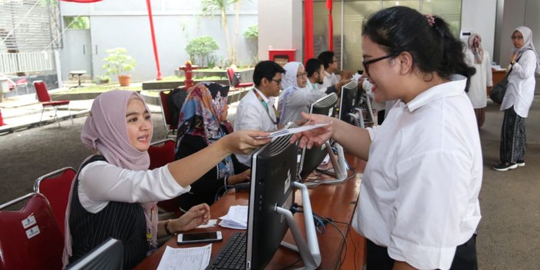 Proses administrasi peserta SDK berbasis CAT yang diselenggarakan di Kantor Badan Kepegawaian Negara, Jakarta, Selasa (6/11/2018) lalu. 