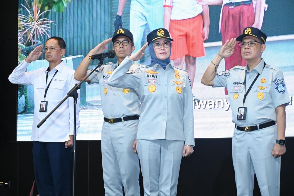 Pelaksana Tugas (Plt) Direktur Utama (Dirut) Jasa Raharja Dewi Aryani Suzana dalam peringatan Hari Pahlawan 2025.