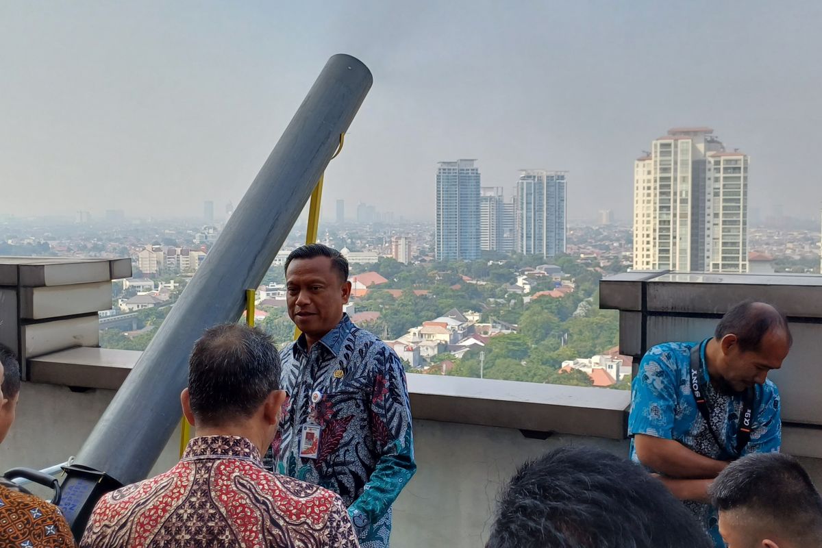 Wali Kota Jakarta Selatan, Munjirin, saat ditemui wartawan usai mengaktifkan water mist di Gedung A Wali Kota Jakarta Selatan untuk pertama kalinya, Kamis (7/9/2023).