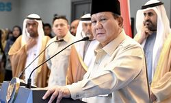 Prabowo Bagikan Panel Interaktif Digital ke 288 Ribu Sekolah untuk Pemerataan Pendidikan