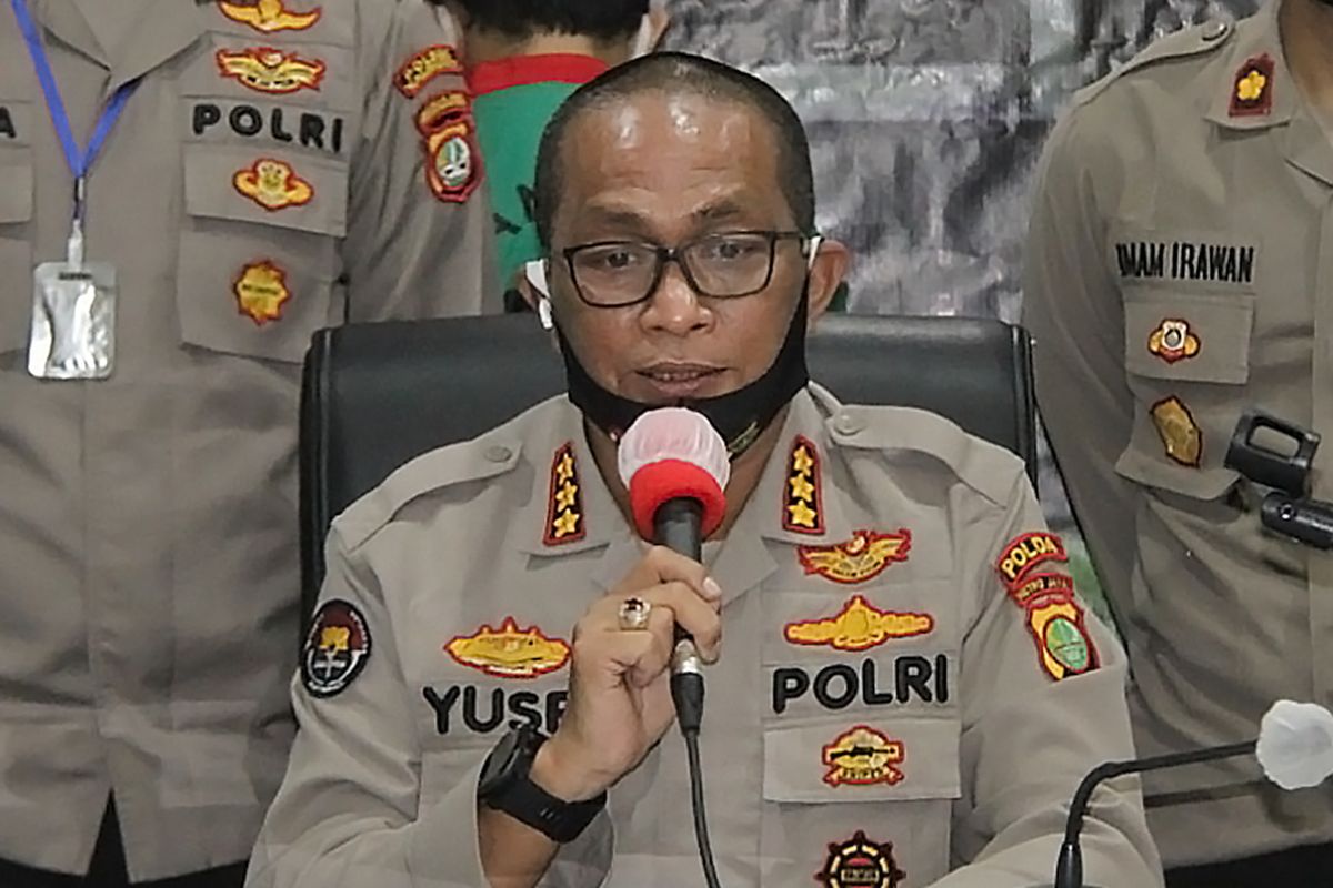 Kabid Humas Polda Metro Jaya Kombes Pol Yusri Yunus memberi keterangan terkait kasus narkoba kepada pers di Polres Metro Jakarta Barat, Senin (11/5/2020).