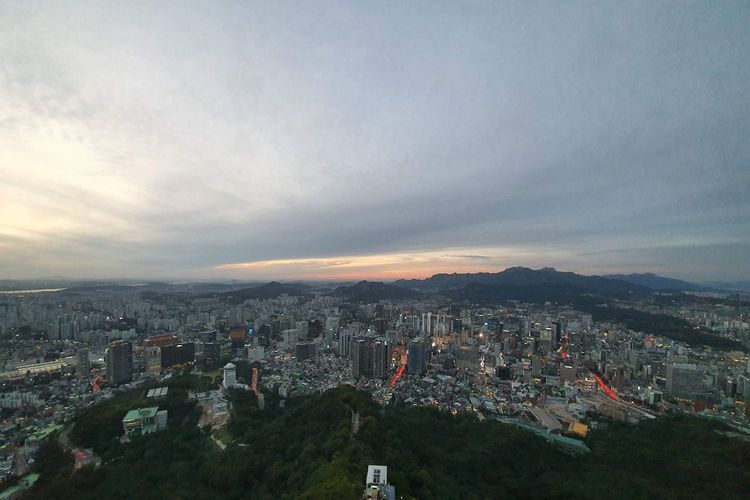 Pemandangan Seoul, Korea Selatan dari N Seoul Tower.