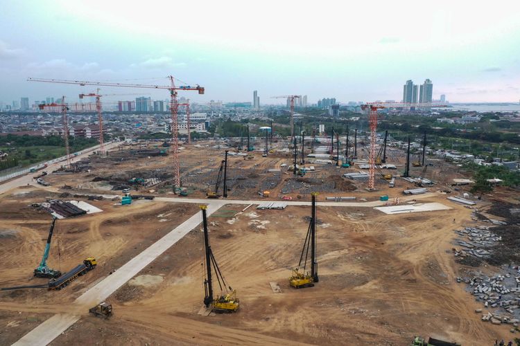 Pembangunan Jakarta International Stadium ( JIS) di Sunter, Jakarta Utara, Kamis (21/11/2019). Rencananya, stadion ini bisa menampung hingga 82.000 penonton.
