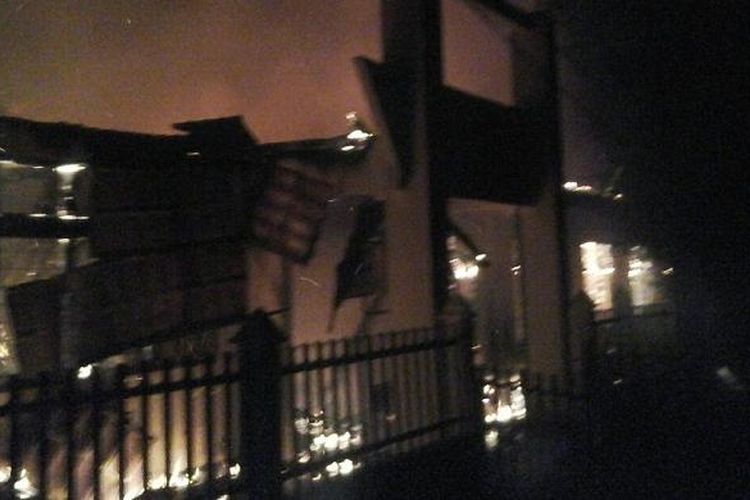 Gedung kantor Kejaksaan Negeri Ruteng, Kabupaten Manggarai, Nusa Tenggara Timur (NTT), hangus terbakar