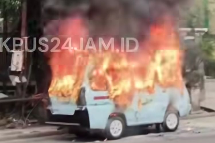 Kronologi Sopir Angkot Dibakar di Tanah Abang, Berawal Cekcok Antre Ngetem