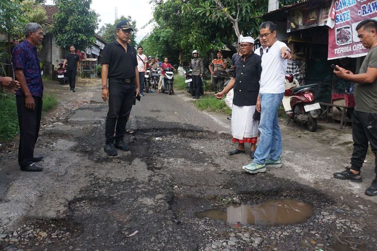 Wabup Buleleng Akui Jalan Rusak Capai 300 Km, Harga Aspal Naik Jadi Kendala