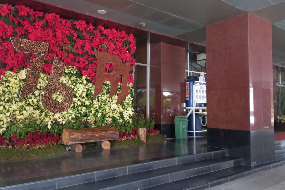 Suku Dinas Pertamanan dan Hutan Kota Jakarta Pusat menyiapkan sebanyak 15.000 tanaman hias berbagai jenis dengan warna merah putih untuk memperingati  Hari Ulang Tahun ke-76 Republik Indonesia. 