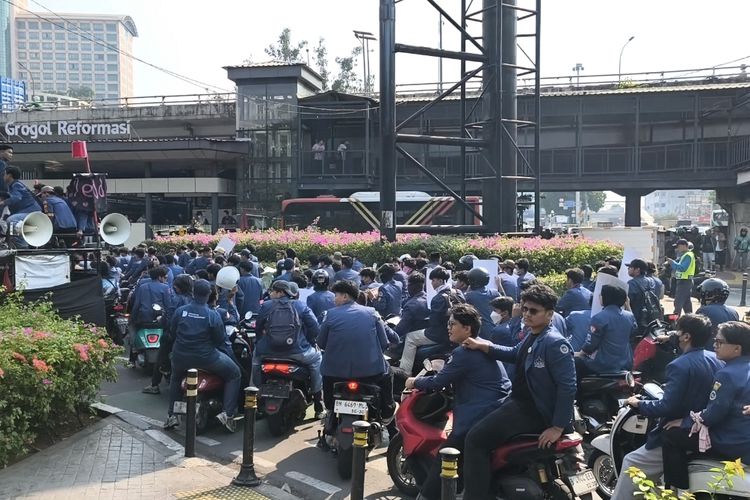 Massa Mahasiswa Trisakti Bergerak ke DPR RI, Ini Tuntutan yang Dibawa