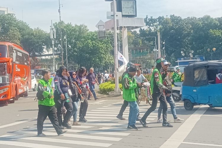 Danantara Beli Saham Ojol, Potongan Komisi 8 Persen Dilakukan Perlahan 