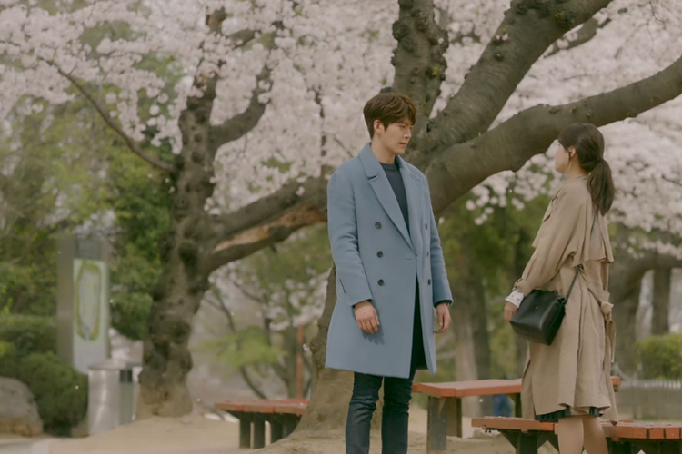Kim Woo Bin dan Bae Suzy dalam serial drama romantis Uncontrollably Fond (2016).
