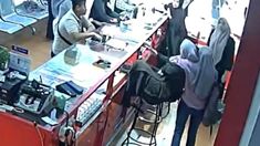 Wanita di Medan Nekat Ancam Karyawan Toko Pakai Parang, Merasa Tertipu Saat Beli Iphone