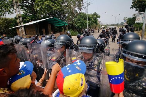 Bentrok Demonstran dengan Tentara di Venezuela, AS Akan Ambil Tindakan