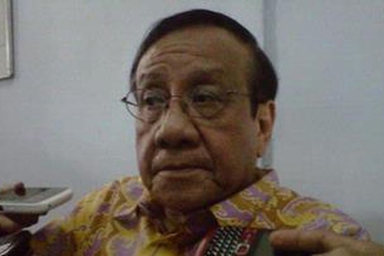 Ketua Dewan Pertimbangan Partai Golkar, Akbar Tandjung, saat menghadiri kegiatan HMI Cabang Kota Kediri, Jawa Timur, Selasa (29/1/2013).