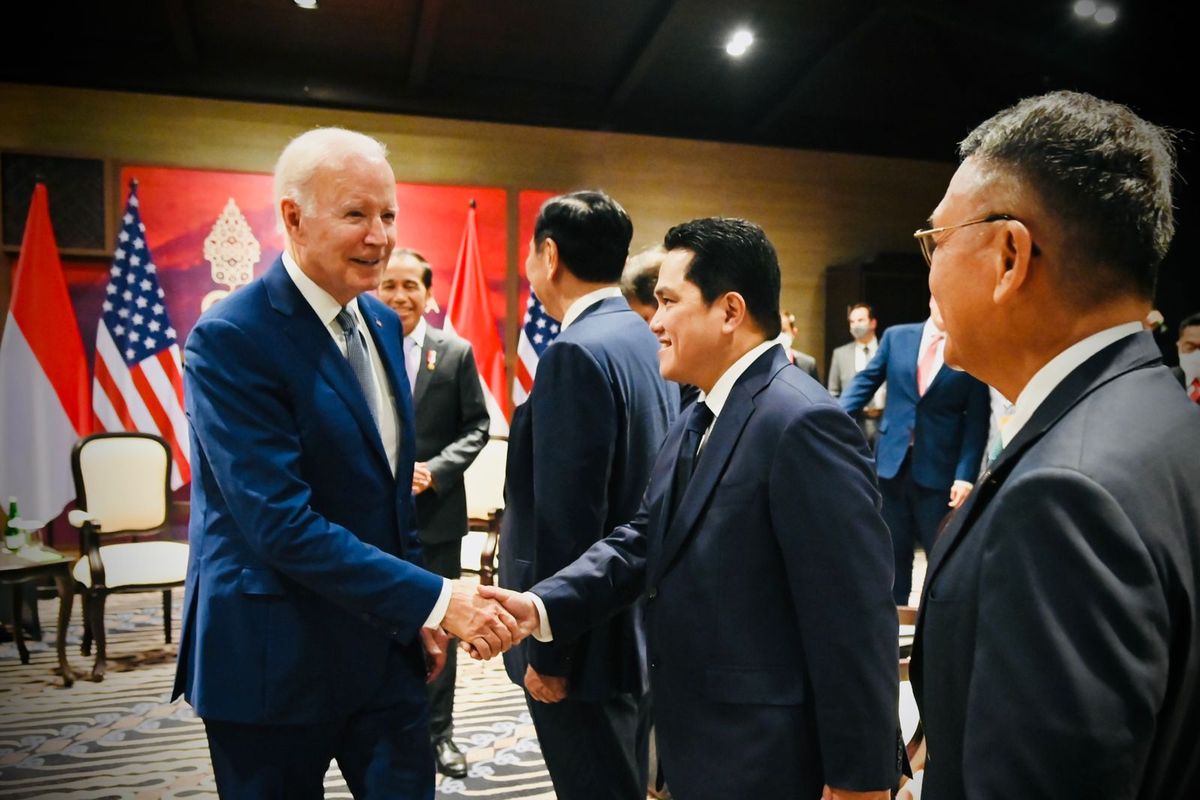 Menteri BUMN Erick Thohir mendampingi Presiden Joko Widodo bertemu dengan Presiden AS Joe Biden, di Nusa Dua, Kabupaten Badung, Bali, Senin (14/11/2022). Erick Thohir mengatakan AS mendukung Indonesia jadi pusat pertumbuhan ekonomi dunia.