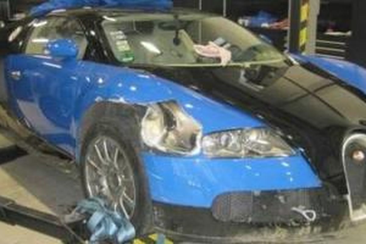 Bugatti Veyron bekas tabrakan dijual murah