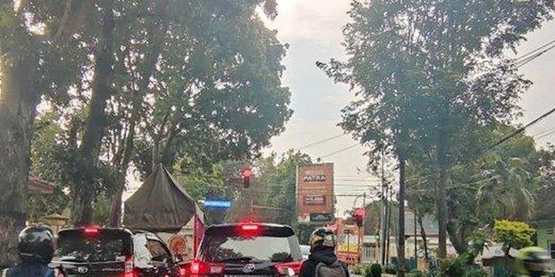 Kondisi lalu lintas di ruas jalan Kabupaten Bondowoso. Polres Bondowoso menilai belum saatnya menerapkan tilang elektronik. 
