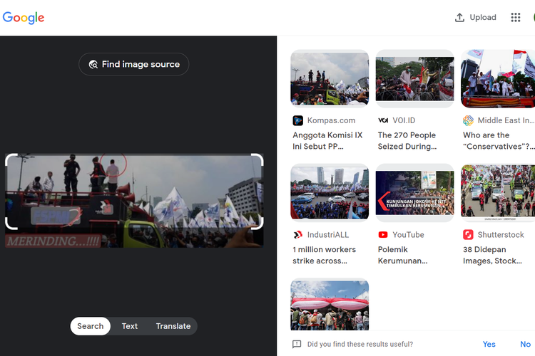 Tangkapan layar pencarian gambar di Google Lens, menampilkan foto di Kompas.com saat sejumlah organisasi buruh menuntut dibatalkannya UU Cipta Kerja di depan Gedung DPR RI pada 9 November 2020.