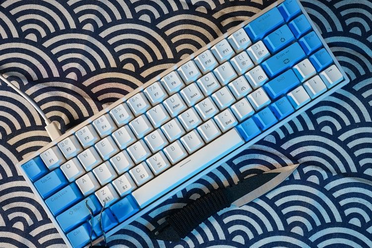 Keyboard keluaran terbaru dari Sades Indonesia, Kunai SK868.