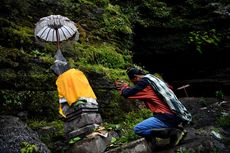 Upacara Yadnya Kasada, Ritual Warga Tengger Larung Kurban ke Kawah Gunung Bromo