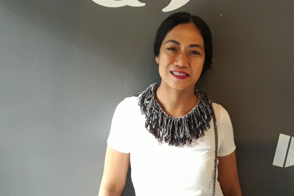 Nia Dinata diabadikan usai jumpa pers West Side Story di Institut Francais dIndonesie (IFI), Thamrin, Jakarta Pusat, Selasa (4/4/2017).