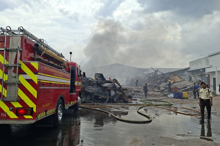 Kebakaran Gudang Plastik di Jakbar 7 Hari Belum Padam, Api Kembali Menyala 