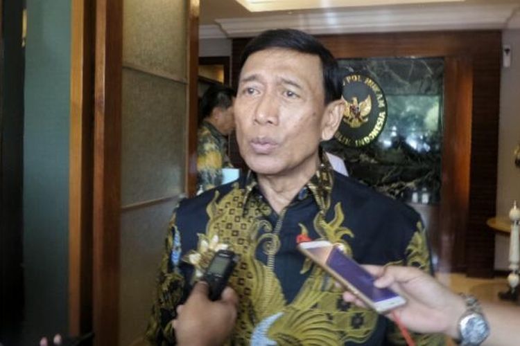 Menko Polhukam Wiranto saat memberikan keterangan usai bertemu Dubes Amerika Serikat Joseph R. Donovan Jr, di kantor Kemenko Polhukam, Jakarta Pusat, Senin (13/3/2017).