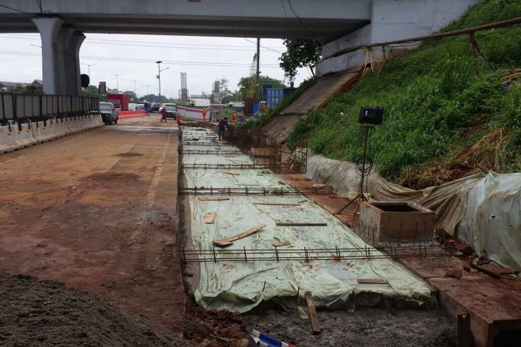 Pekerjaan konstruksi Tol Jakarta Cikampek elevated.