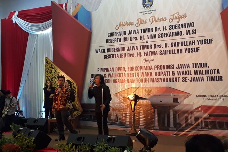 Wagub Jatim terpilih Emil Dardak duet nyanyikan lagu Kangen di Gedung Negara Grahadi Surabaya, Senin (11/2/2019) malam
