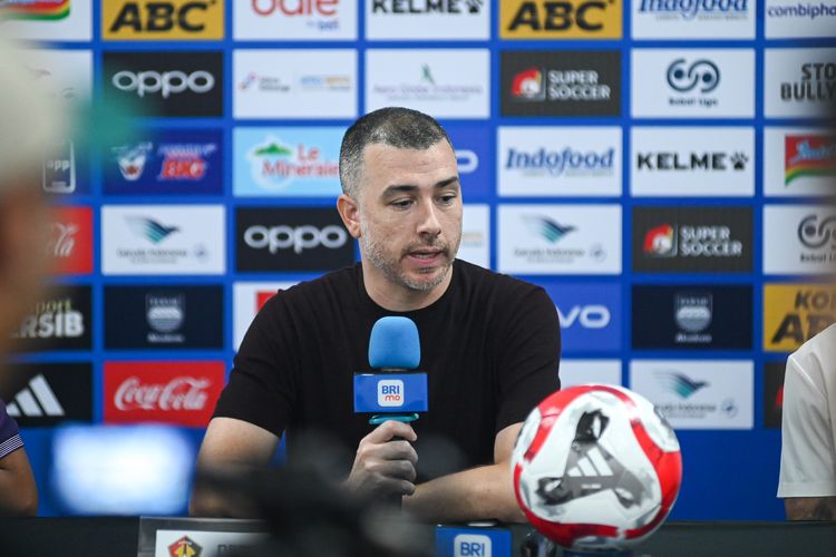 Pelatih Persik Kediri Belum Yakin Persib Bakal Jadi Juara Super League