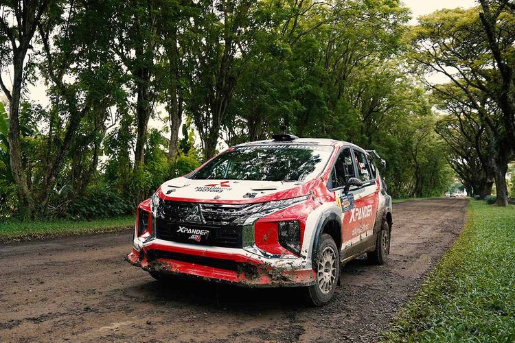 Mitsubishi Xpander AP4 di arena rally nasional Fortuna Nusantara Tropical Sprint Rally 2021.                               