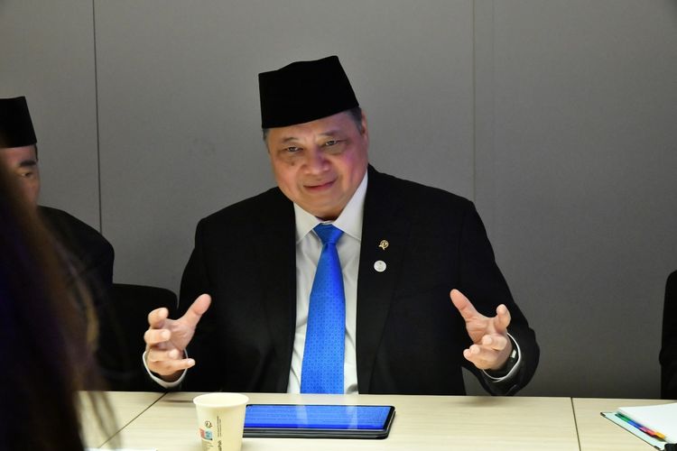 Menteri Koordinator Bidang Perekonomian Airlangga Hartarto melakukan pertemuan bilateral dengan Wakil Menteri Perdagangan Chili Claudia Sanhueza, di sela-sela Pertemuan Tingkat Menteri (Ministerial Council Meeting/MCM) OECD 2025 di Paris, Selasa (3/6/2025).