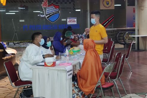 Bukan Pedagang, Dua Orang Ini Bisa Vaksin di Tanah Abang