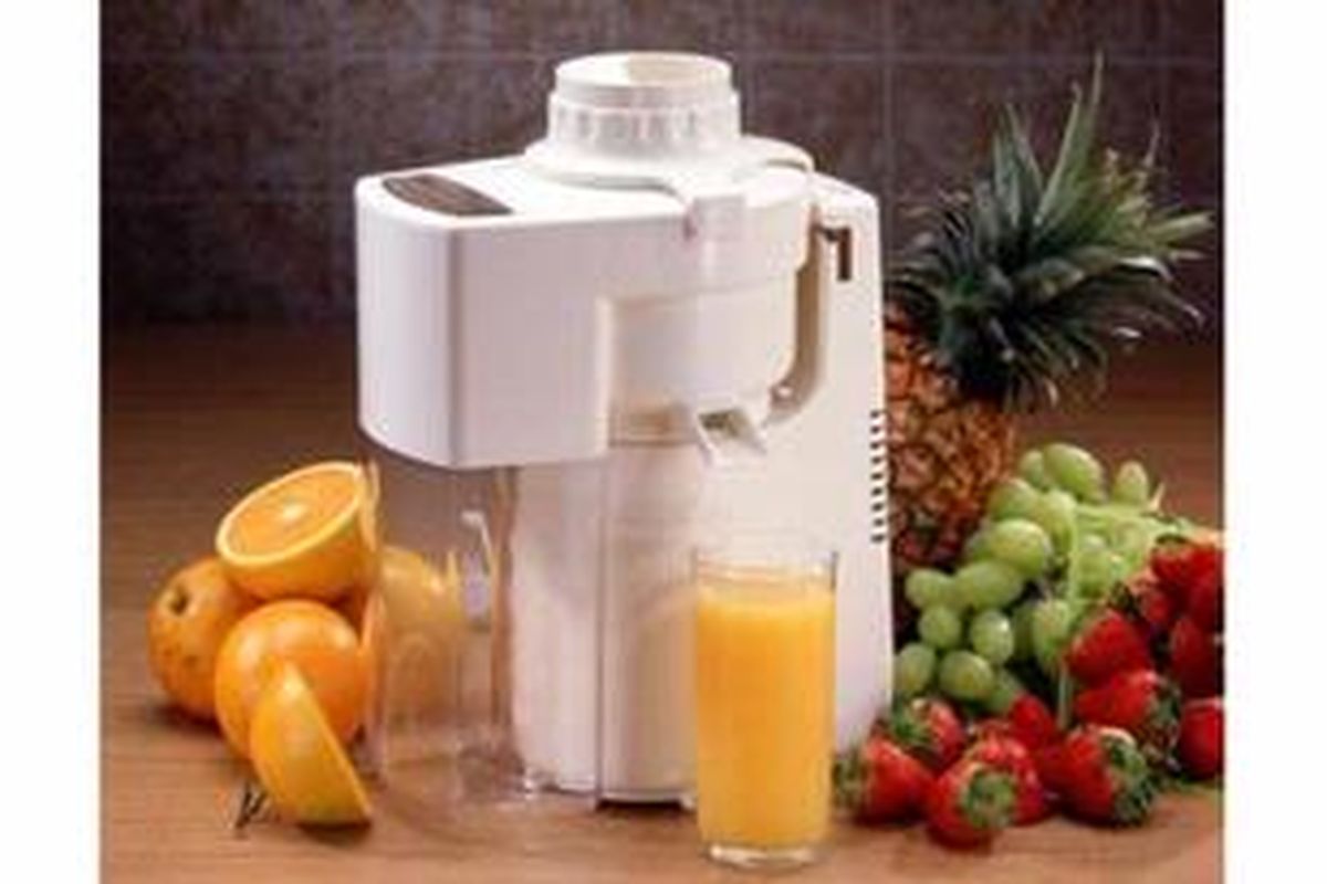 Biasanya juicer dipakai untuk buah dan sayur yang seratnya lebih kasar seperti wortel, nanas, apel, seledri, dan brokoli.
