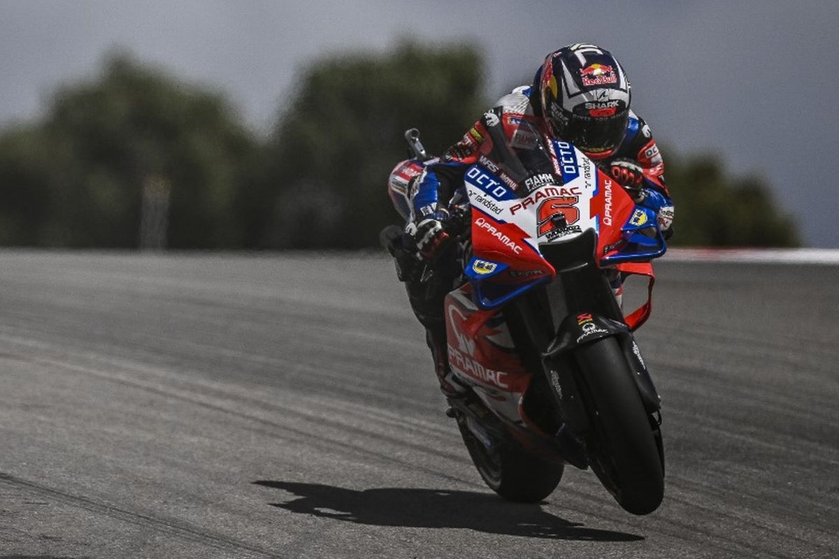 Johann Zarco saat berlaga pada MotoGP Portugal 2022. (Photo by PATRICIA DE MELO MOREIRA / AFP)