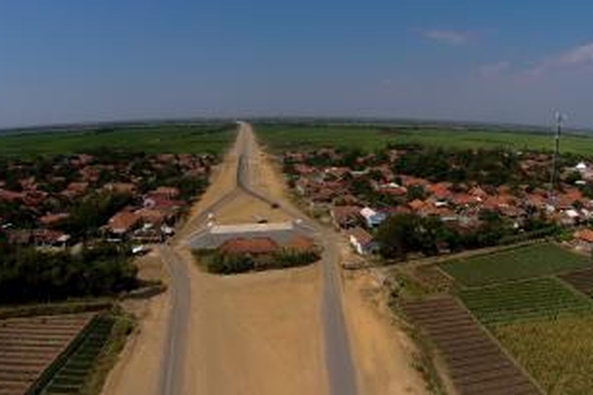 Foto aerial lahan dan rumah Darsiti binti Umar di Desa Rancawulu, Kecamatan Bulakamba, Kabupaten Brebes. Kondisi aktual pada Senin (13/7/2015).