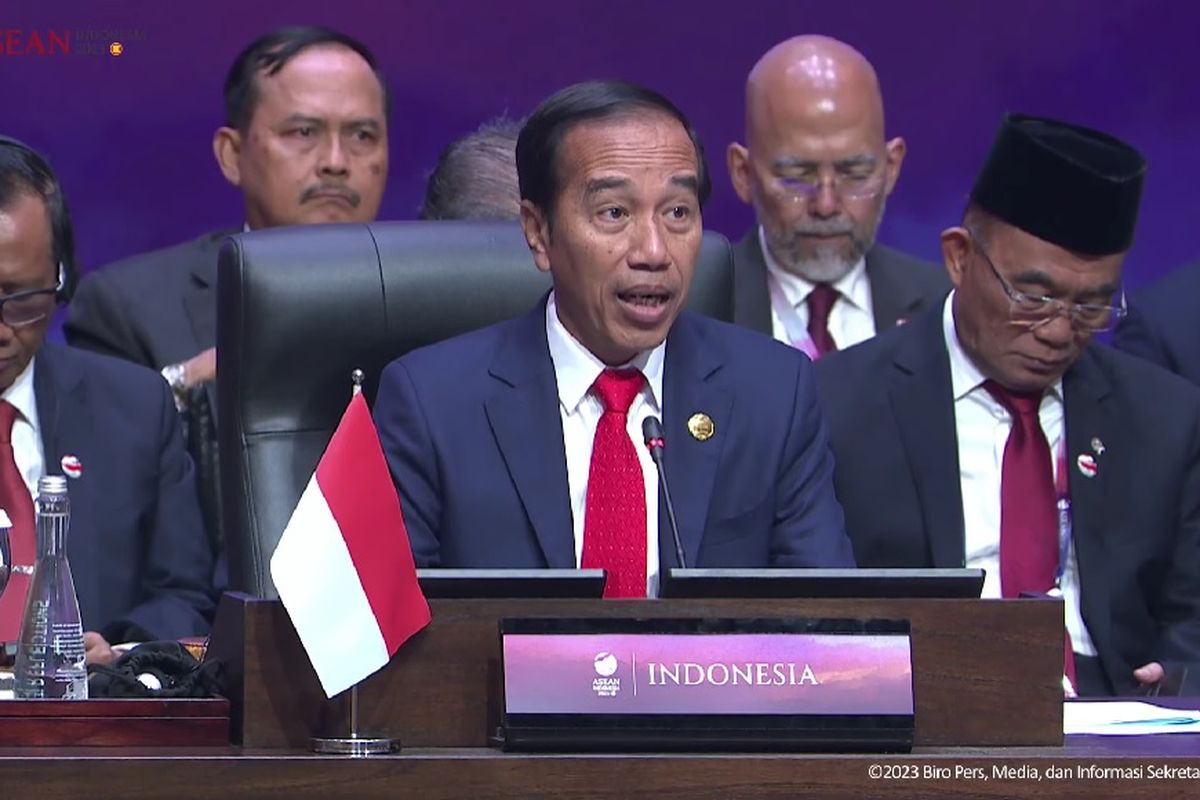 Presiden Joko Widodo membuka sesi pleno Konferensi Tingkat Tinggi (KTT) ke-43 ASEAN di Jakarta Convention Center, Selasa (5/9/2023).